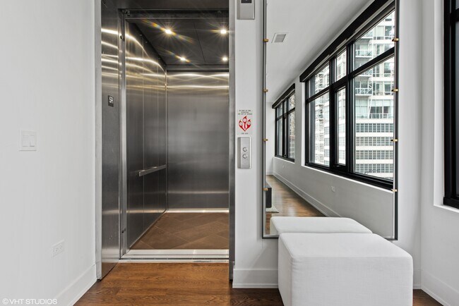 Building Photo - 668 N Kingsbury St