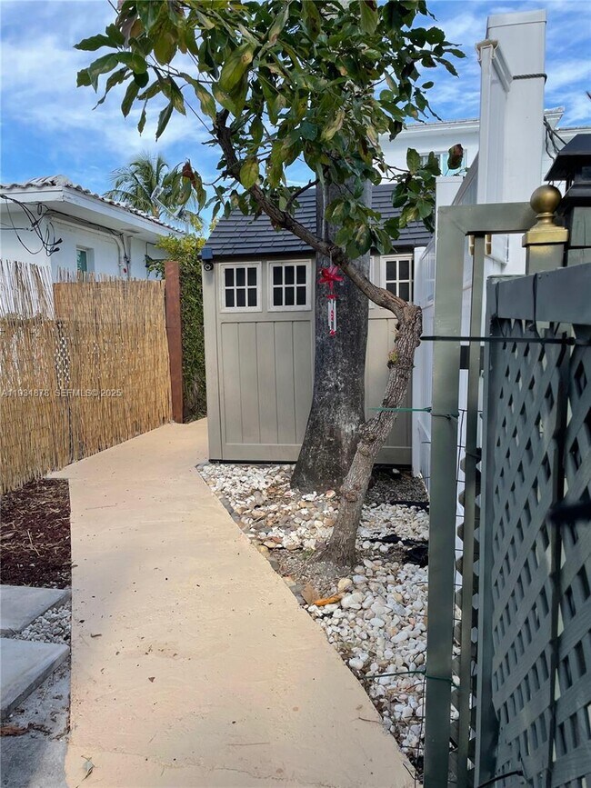 Building Photo - 1365 Marseille Dr