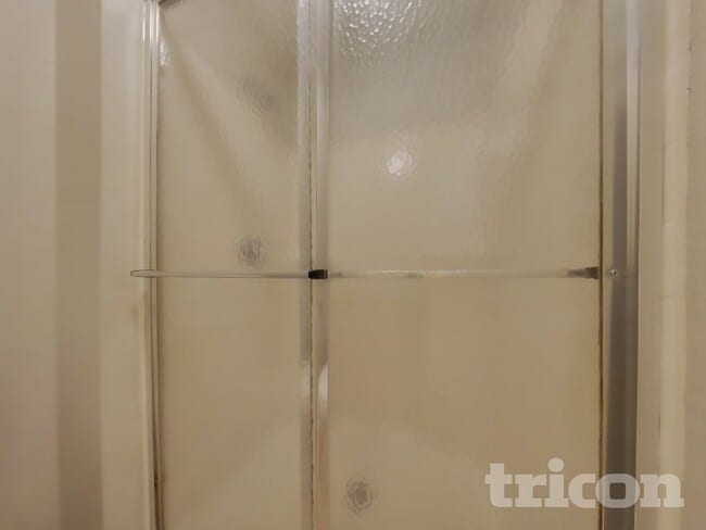 Building Photo - 864 Vanderbilt Dr