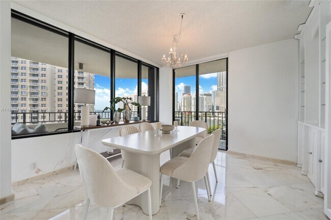 Building Photo - 520 Brickell Key Dr