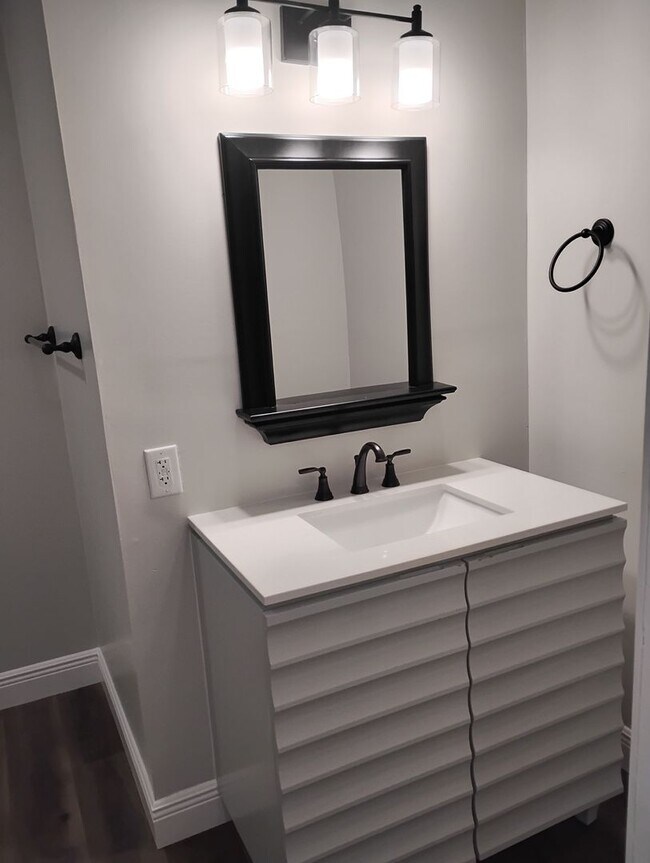 Building Photo - Short-Term Luxury Living in Tuscaloosa