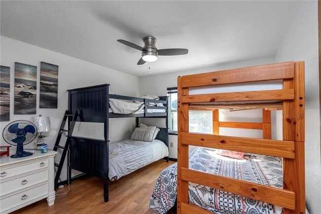 Building Photo - 1542 SE Pinwheel Dr