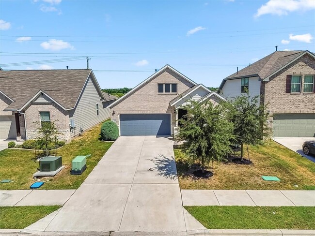 Building Photo - 905 Gray Fox Lp