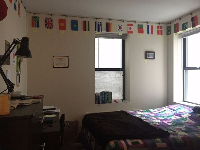 Building Photo - No Brokers Fee, Kenmore Location. The Building With Elevator and Laundry, Heat, Hot Water Included