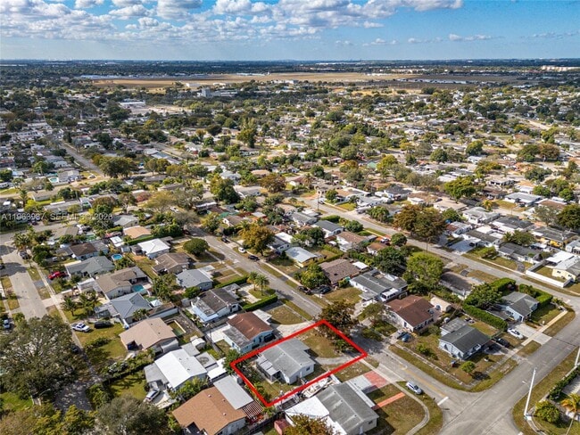 Building Photo - 621 N 70th Way