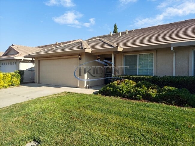 Building Photo - Small pet friendly duplex with front yard landscaping included