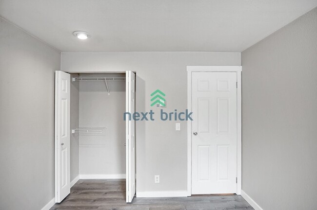 Building Photo - Discover Your New Home at Juanita Beach Esplanade!