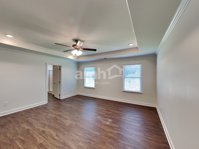 Building Photo - 738 Carnaby Ln