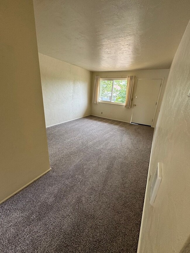 Building Photo - 1-Bedroom 1-Bathroom apartment in Eugene
