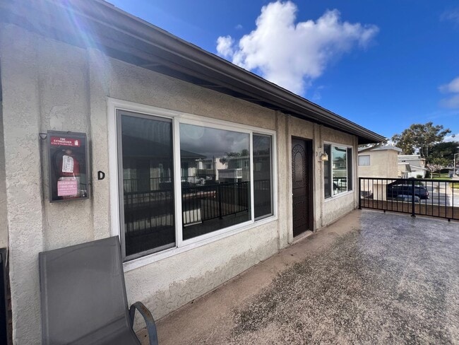 Building Photo - Central Huntington Beach 2 bed 1 bath