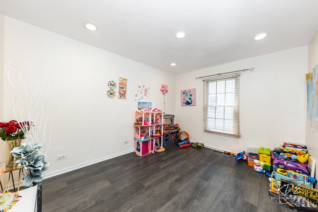 Building Photo - 3730 Baybrook Dr