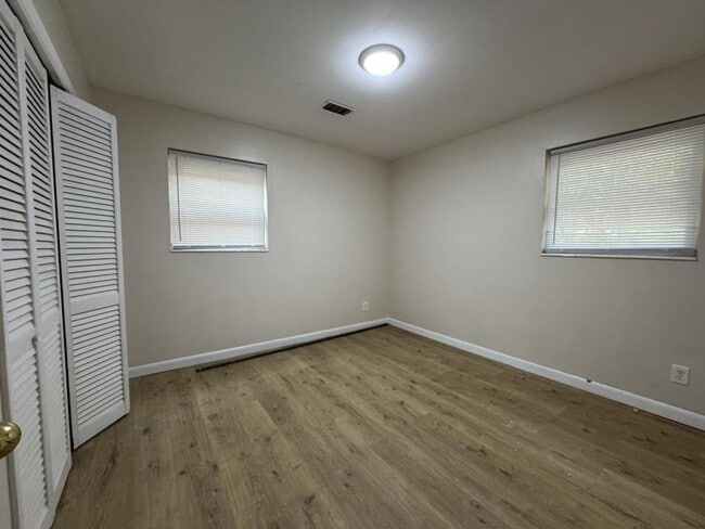 Building Photo - 33 Mitchell St