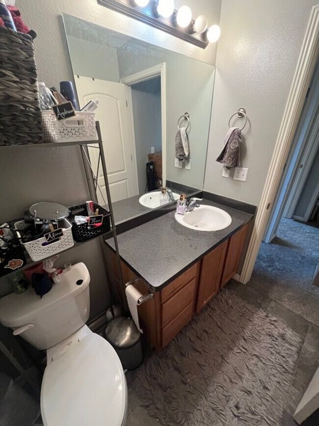 Building Photo - Saratoga Townhome