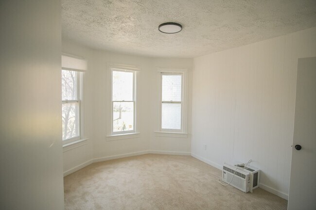 Building Photo - 30 S 1200 E