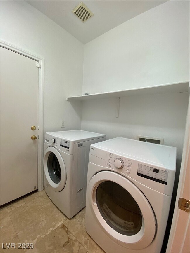 Building Photo - 7956 Skyline View Ct