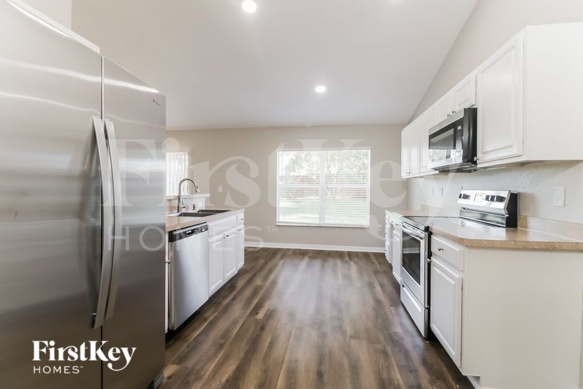 Building Photo - 11040 Red Coach St