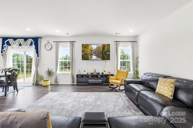 Building Photo - 7106 Waterwheel St SW
