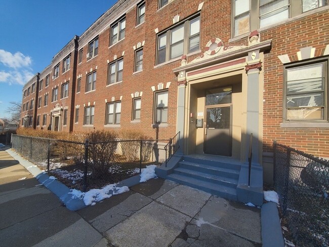 Building Photo - 14 Abbotsford St