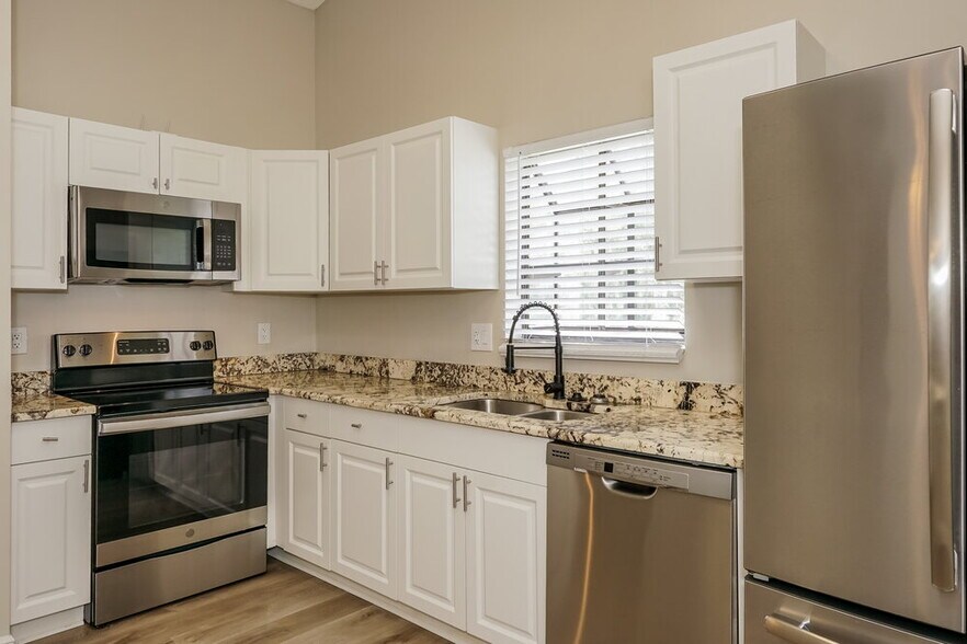 Building Photo - 634 Monroe Harbor Pl