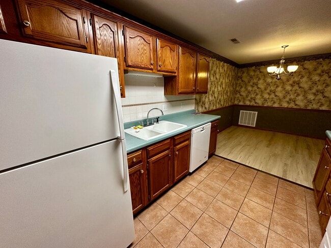 Building Photo - 3 Bedroom Home with Workshop in Boonville