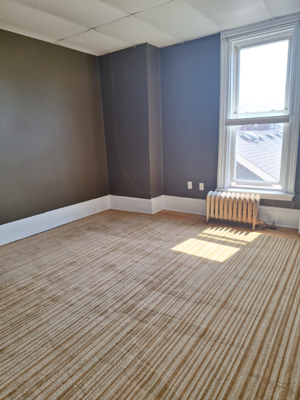 Building Photo - 1517 Plainfield Ave NE