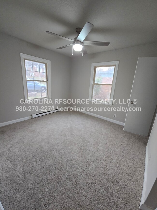 Building Photo - 638 Miller St