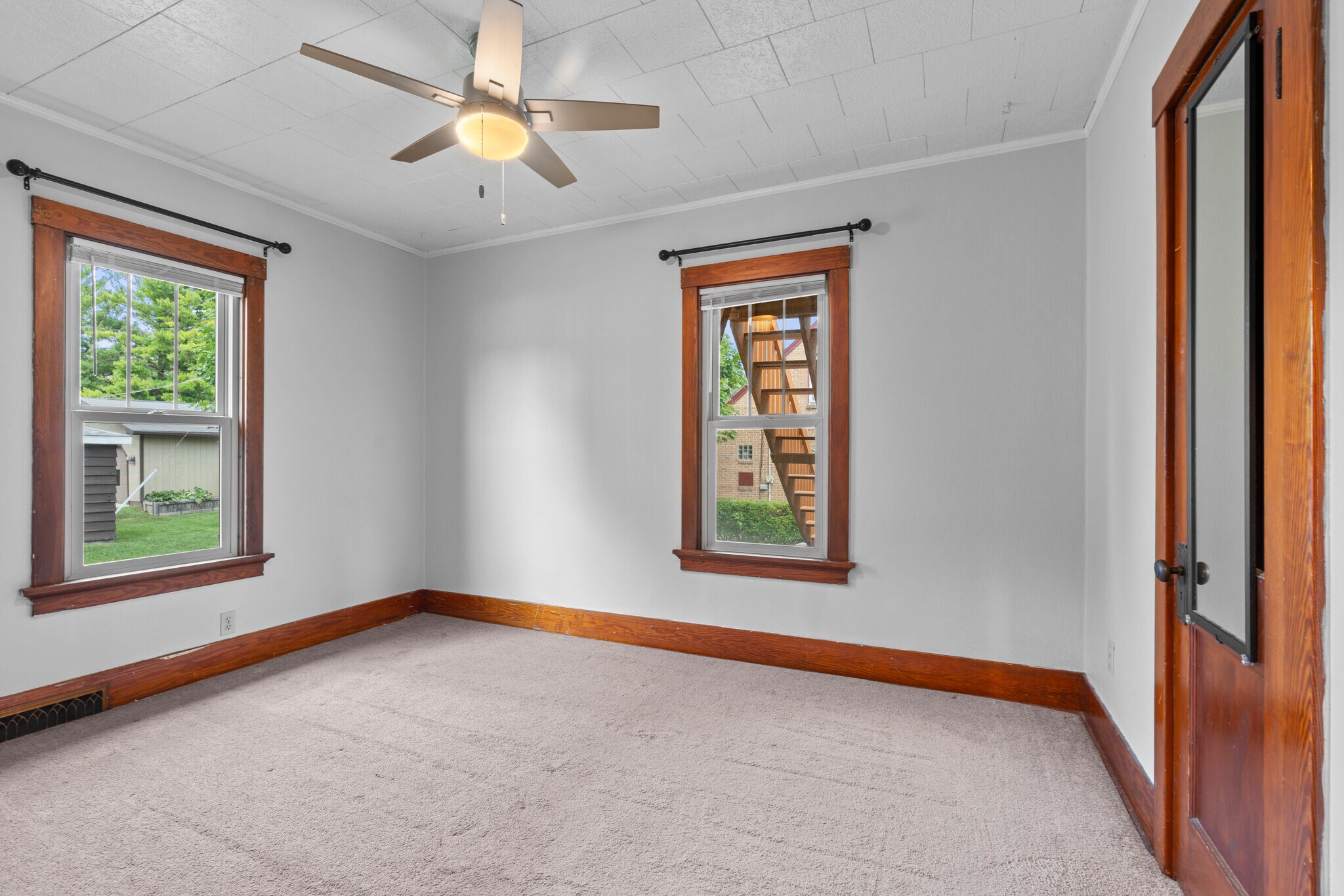 Building Photo - 944 Detroit St
