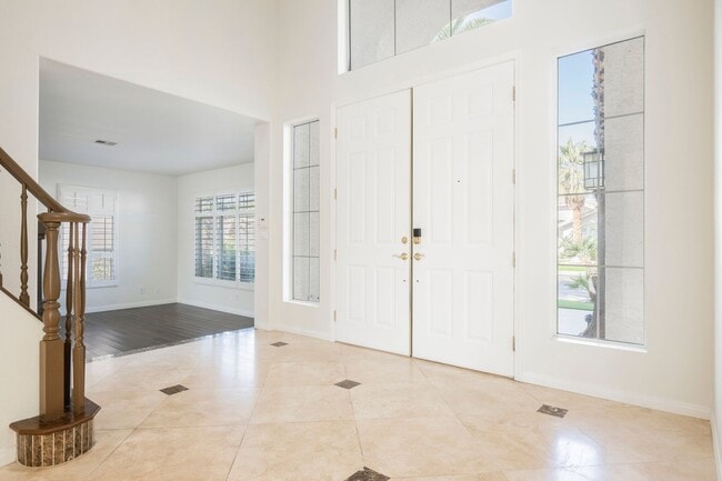 Building Photo - Luxury Home located in Henderson