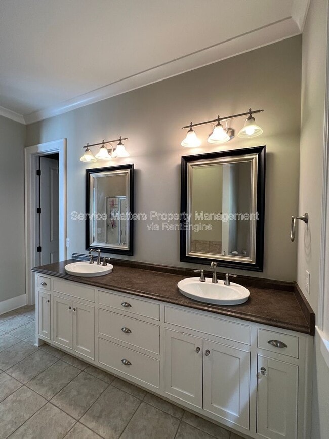 Building Photo - 1417 E Maxwell St