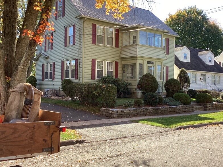 Primary Photo - 18 Rockland St