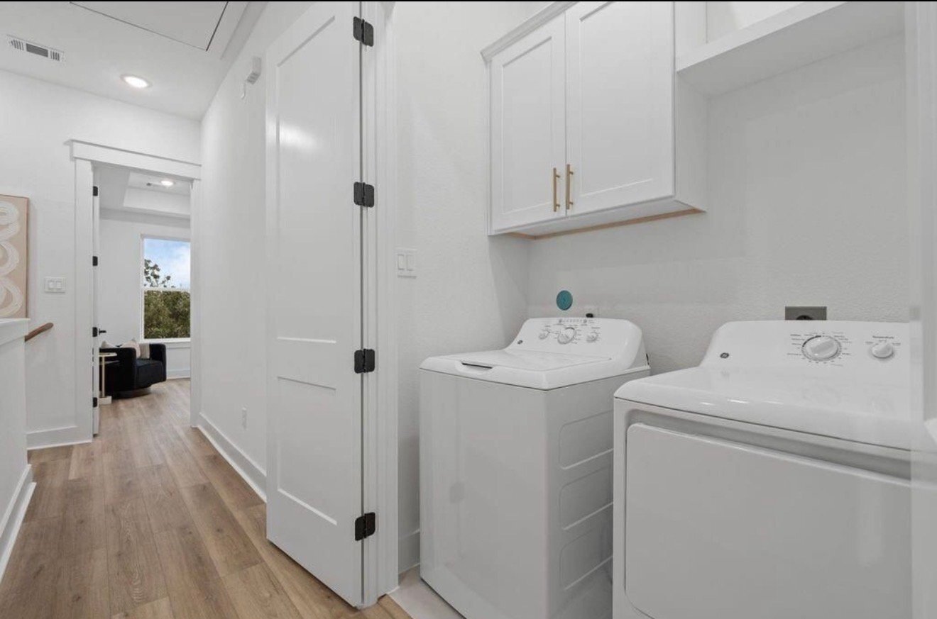 Building Photo - 717 Janisch Rd