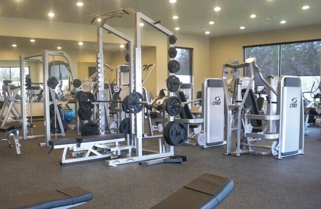 Building Photo - 632 Sydney St