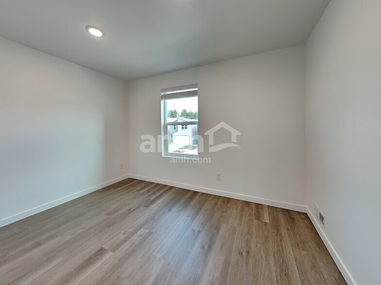 Building Photo - 5133 Turnstone St SE