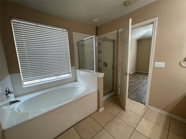 Building Photo - 14805 Lantern Dr