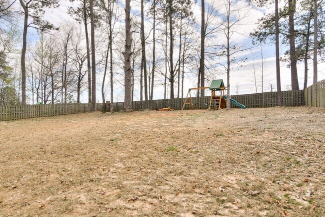 Building Photo - Gorgeous 5-Bedroom 3.5 Bath Home