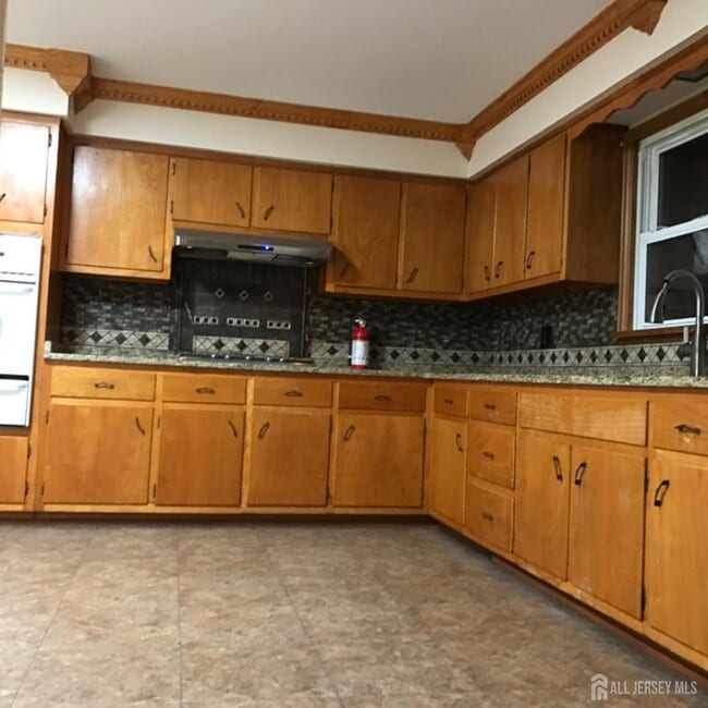 Building Photo - 354 Alpine St