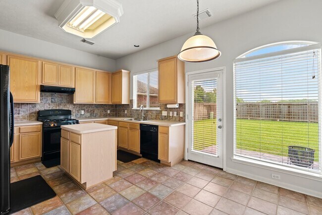 Building Photo - 4030 Chestnut Bend