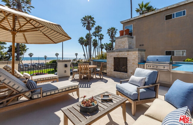 Building Photo - 127 Hollister Ave