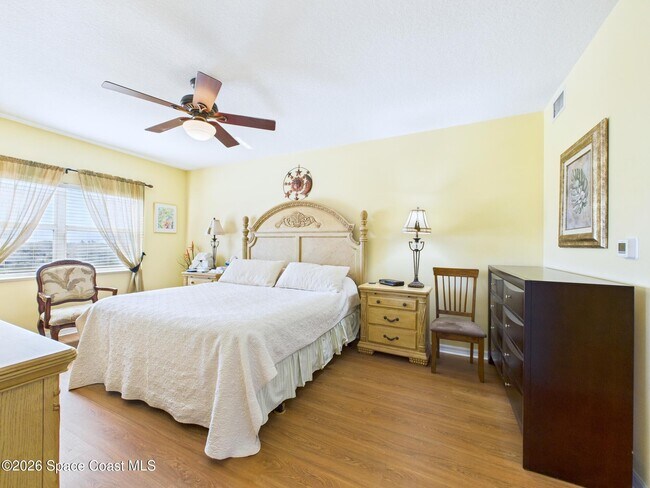 Building Photo - 8951 Lake Dr