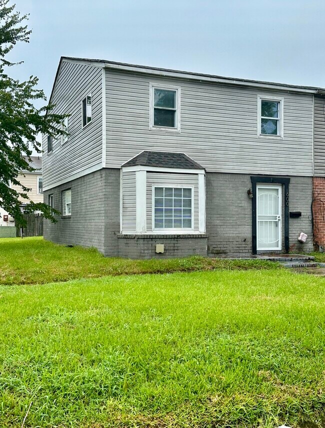 Building Photo - 600 Harbour N Dr