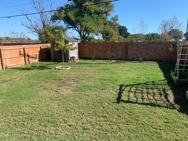 Building Photo - *COMING SOON* Comfort & Convenience – 2-Story Home with Fenced Backyard!