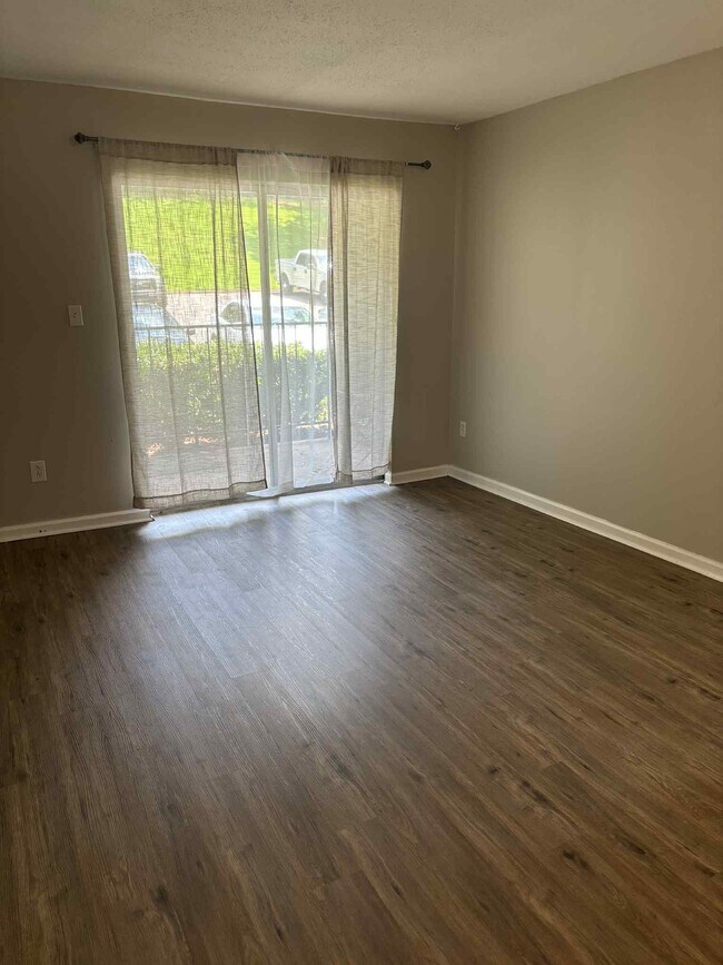 Building Photo - 405 Skyview Dr