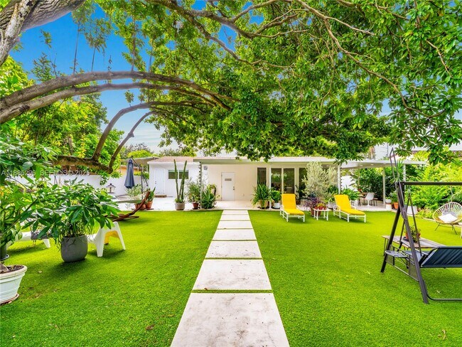 Building Photo - 1617 NE 157th Ter