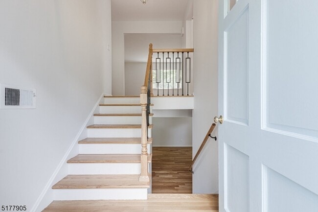 Building Photo - 50 Colonial Way