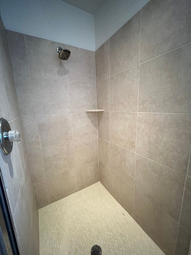 Building Photo - Convenient 3/2/2 PSL Home with Backyard Oa...