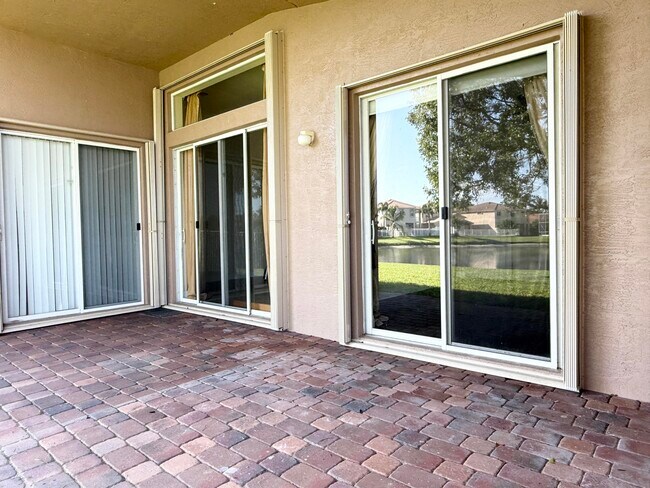 Building Photo - 7458 Via Luria