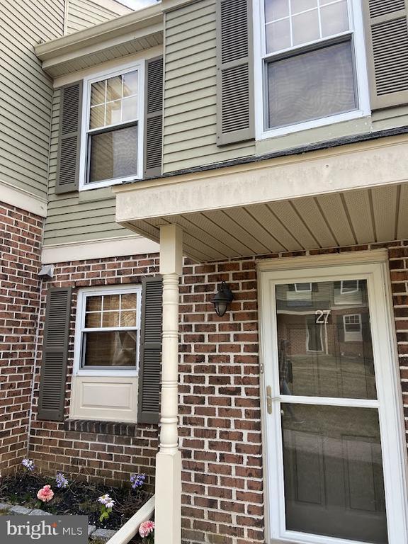 Building Photo - 27 Barclay Ct
