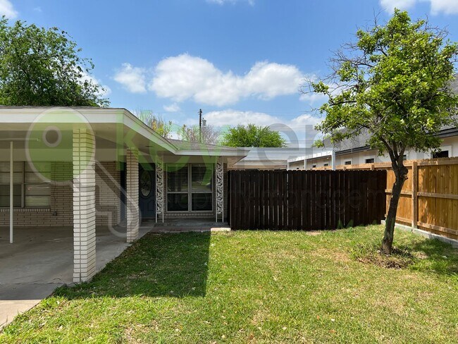 Building Photo - 415 N 17th St