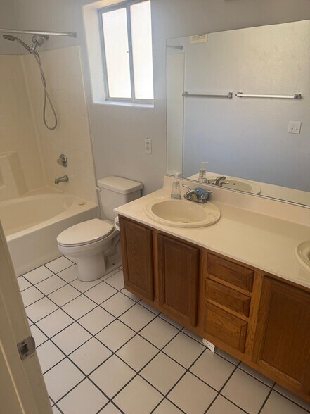 Building Photo - 3119 Key Largo Dr
