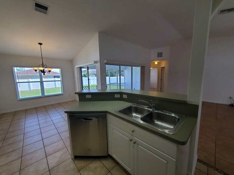 Building Photo - SW area 3/2 Rent Ready